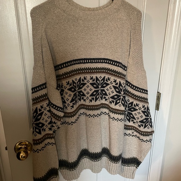 Van Heusen Sweaters - Van Heusen Beige and Black Snowflake Sweater